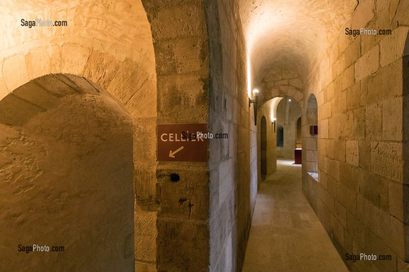 LES COULOIRS DANS LA MURAILLE, CHATEAU GUILLAUME-LE-CONQUERANT DU XII ET XIII EME SIECLE, FALAISE (14), FRANCE 