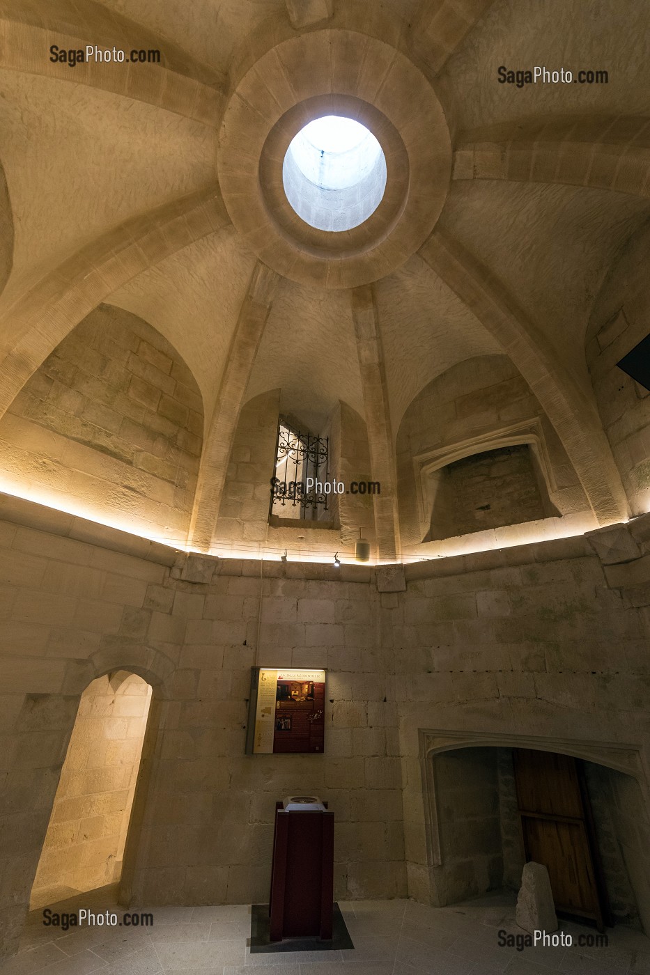 SALLE RESIDENTIELLE, CHATEAU GUILLAUME-LE-CONQUERANT DU XII ET XIII EME SIECLE, FALAISE (14), FRANCE 