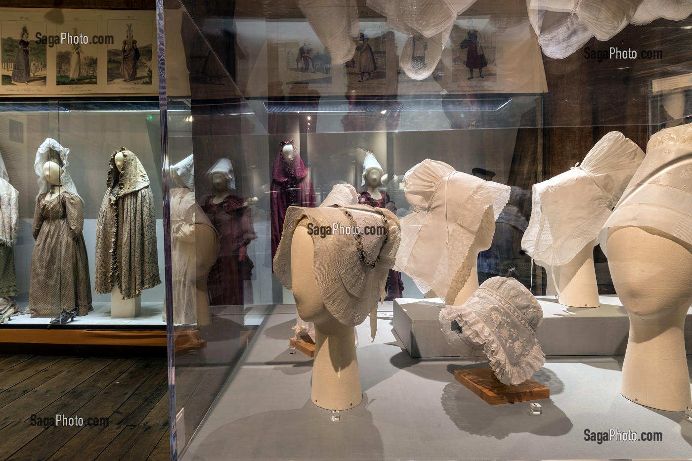 LA SALLE DES COIFFES NORMANDES ET DES COSTUMES, CHATEAU DE MARTAINVILLE DU XV EME SIECLE, MARTAINVILLE-EPREVILLE (76), FRANCE 