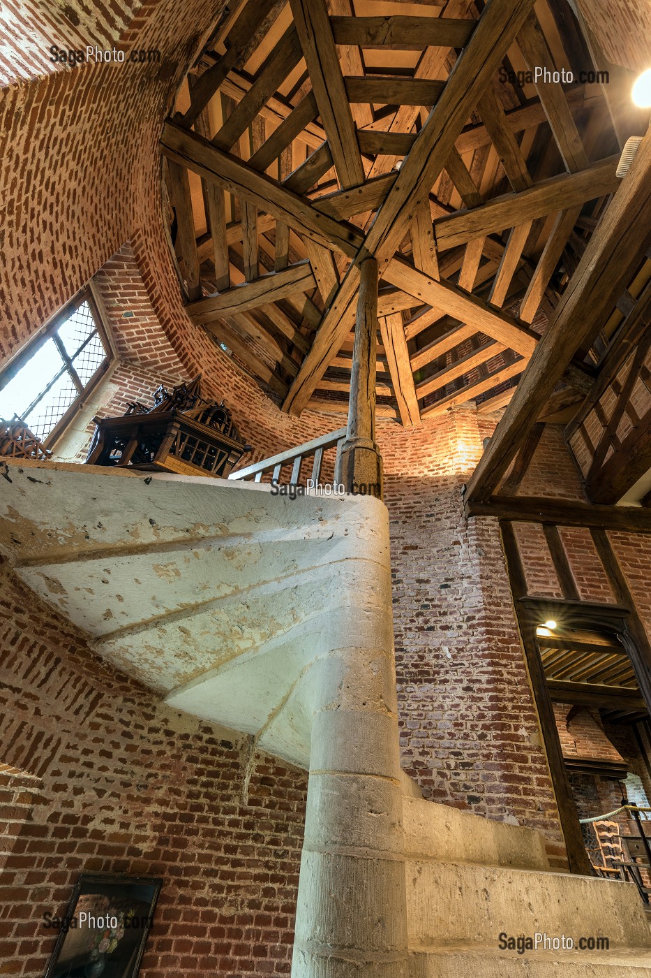 ESCALIER ET CHARPENTE DE LA TOURELLE, CHATEAU DE MARTAINVILLE DU XV EME SIECLE, MARTAINVILLE-EPREVILLE (76), FRANCE 