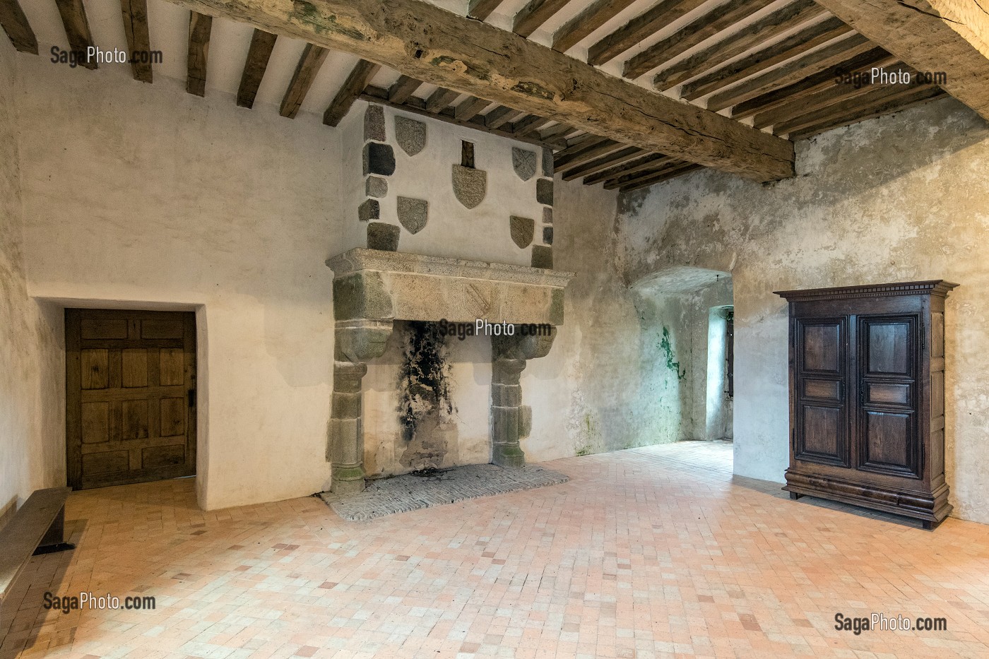 LA SALLE DES GARDES, CHATEAU DE PIROU DU XII EME SIECLE (50), FRANCE 