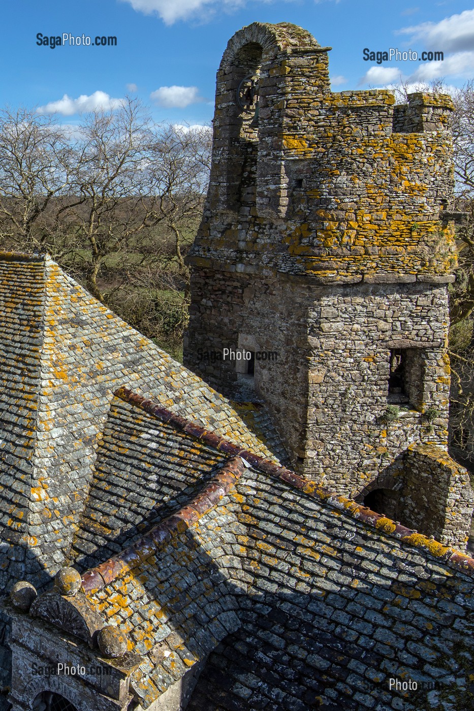 LE DONJON DU CHATEAU DE PIROU DU XII EME SIECLE (50), FRANCE 