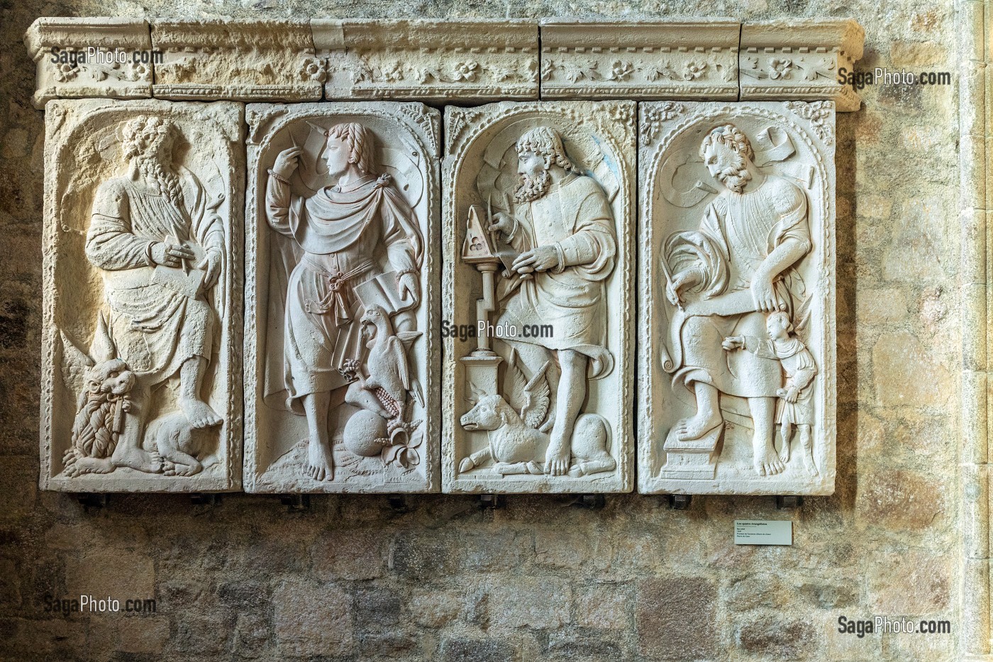 LES QUATRE EVANGELISTES, BAS-RELIEF EN PIERRE DE CAEN DE 1547, ABBAYE DU MONT-SAINT-MICHEL (50), FRANCE 