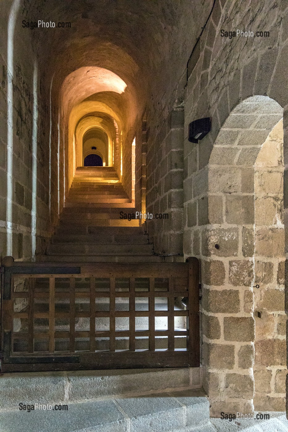 ESCALIER NORD-SUD DU XI EME SIECLE, ABBAYE DU MONT-SAINT-MICHEL (50), FRANCE 