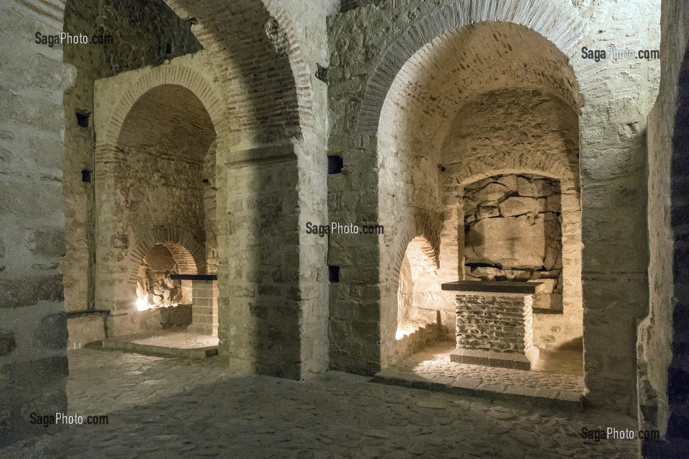 EGLISE PREROMANE NOTRE-DAME-SOUS-TERRE DU X EME SIECLE, ABBAYE DU MONT-SAINT-MICHEL (50), FRANCE 