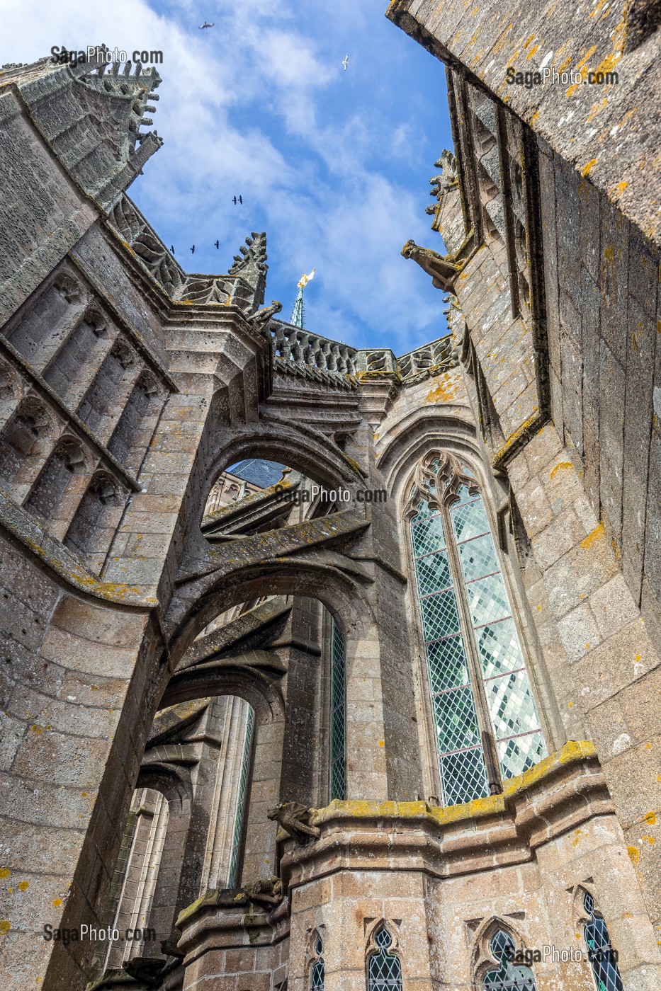 LES ARCS-BOUTANTS ET PINACLES, CHENEAU DU CHOEUR GOTHIQUE, ABBAYE DU MONT-SAINT-MICHEL (50), FRANCE 