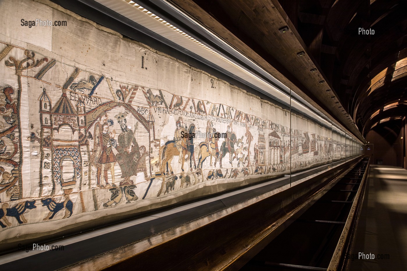 LE ROI D'ANGLETERRE EDOUARD LE CONFESSEUR DESIGNE SON BEAU FRERE HAROLD COMME SON SUCCESSEUR, TAPISSERIE DE BAYEUX  DE 1077 INSCRITE AU REGISTRE MEMOIRE DU MONDE PAR L'UNESCO, FRANCE 