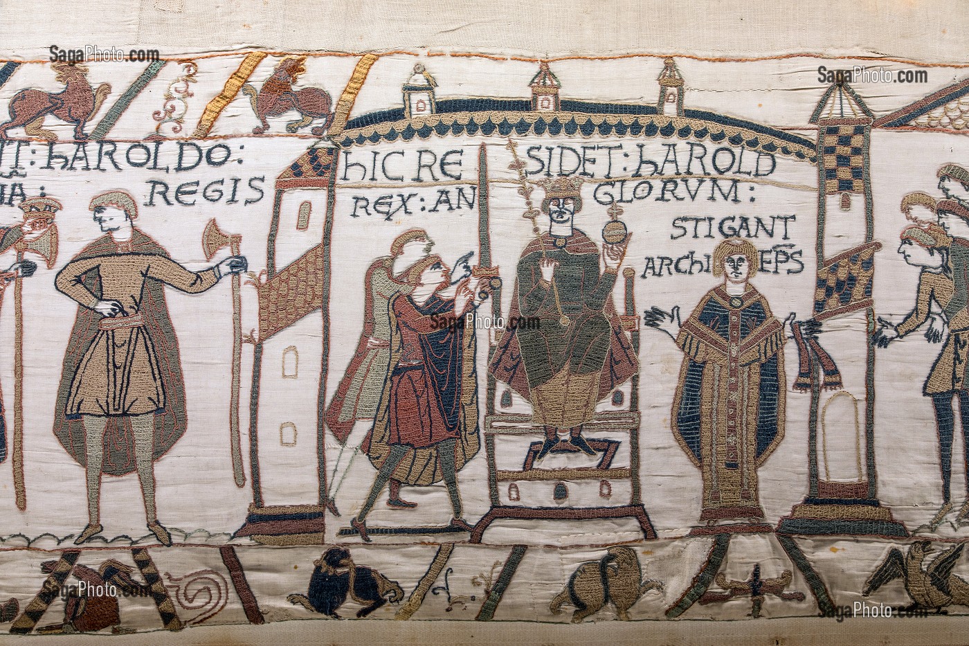 APRES LA MORT D'EDOUARD, HAROLD DEVIENT ROI HAROLD II ROI D'ANGLETERRE, TAPISSERIE DE BAYEUX  DE 1077 INSCRITE AU REGISTRE MEMOIRE DU MONDE PAR L'UNESCO, FRANCE 