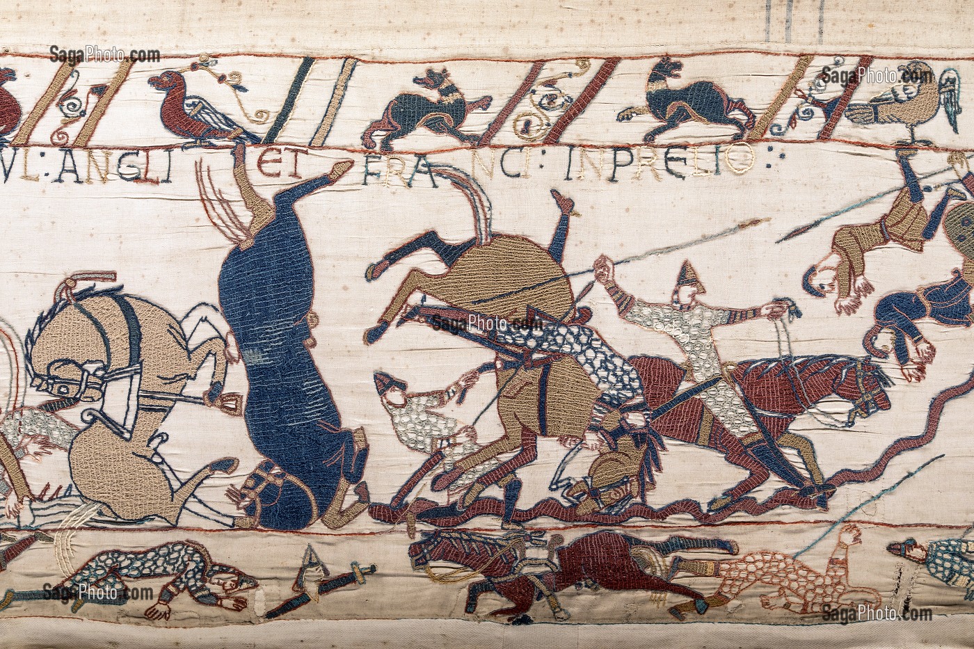 DETAIL DE LA SANGLANTE BATAILLE D'HASTINGS, TAPISSERIE DE BAYEUX  DE 1077 INSCRITE AU REGISTRE MEMOIRE DU MONDE PAR L'UNESCO, FRANCE 