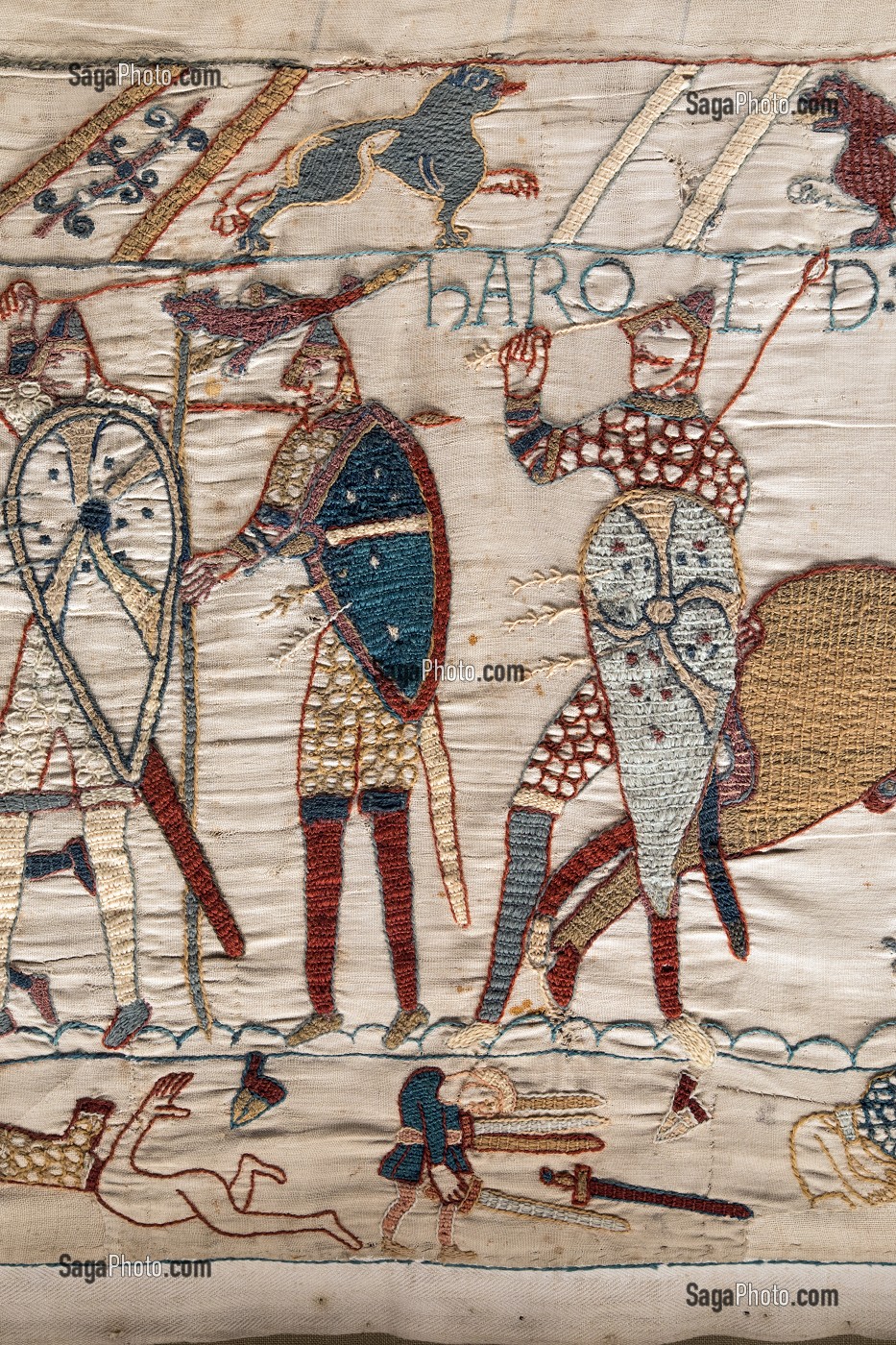 HAROLD EST TUE D'UNE FLECHE DANS L'OEIL A LA BATAILLE D'HASTINGS, TAPISSERIE DE BAYEUX  DE 1077 INSCRITE AU REGISTRE MEMOIRE DU MONDE PAR L'UNESCO, FRANCE 