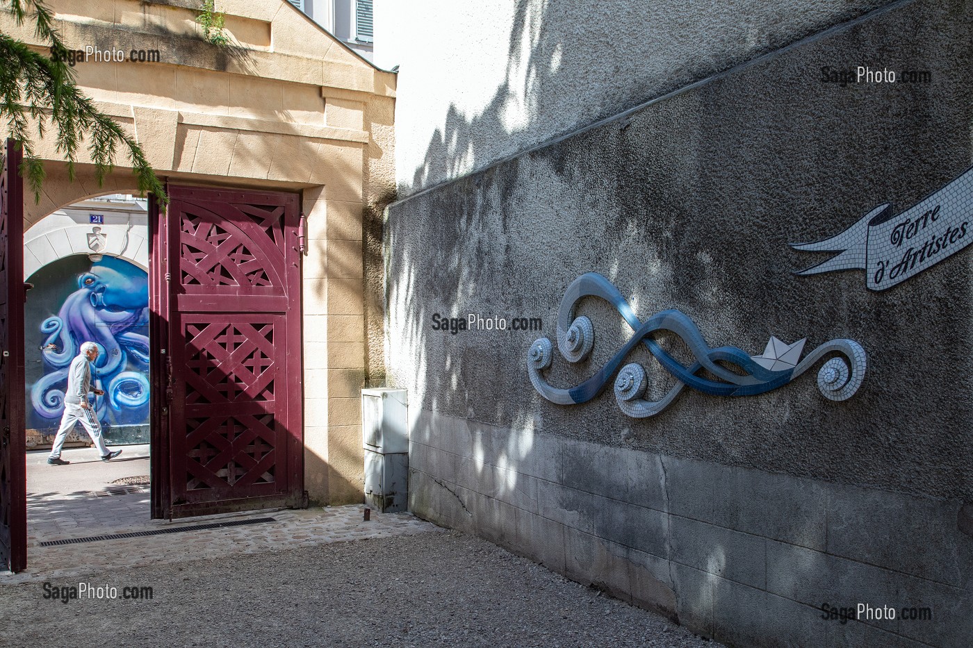 ENTREE DE L'HOTEL DE MONTULE, PROPRIETE DE LA VILLE TRANSFORME EN MAISON DES ARTS, VILLE DE DREUX, EURE-ET-LOIR (28), FRANCE 