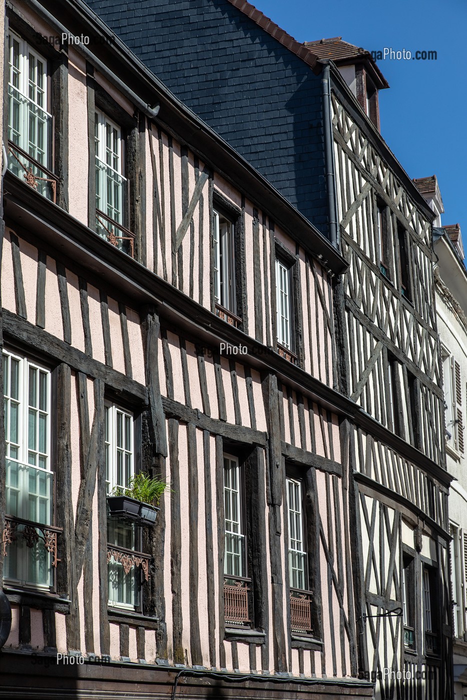 MAISONS A COLOMBAGES DU XVI EME SIECLE, RUE SAINT-PIERRE, VILLE DE DREUX, EURE-ET-LOIR (28), FRANCE 