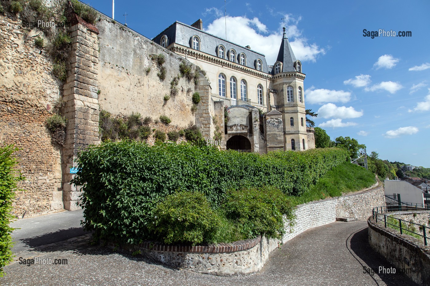 MAISON DITE DE L'EVEQUE, CHEMIN DE RONDE MEDIEVAL AUTOUR DE L'ANCIEN CHATEAU, VILLE DE DREUX, EURE-ET-LOIR (28), FRANCE 