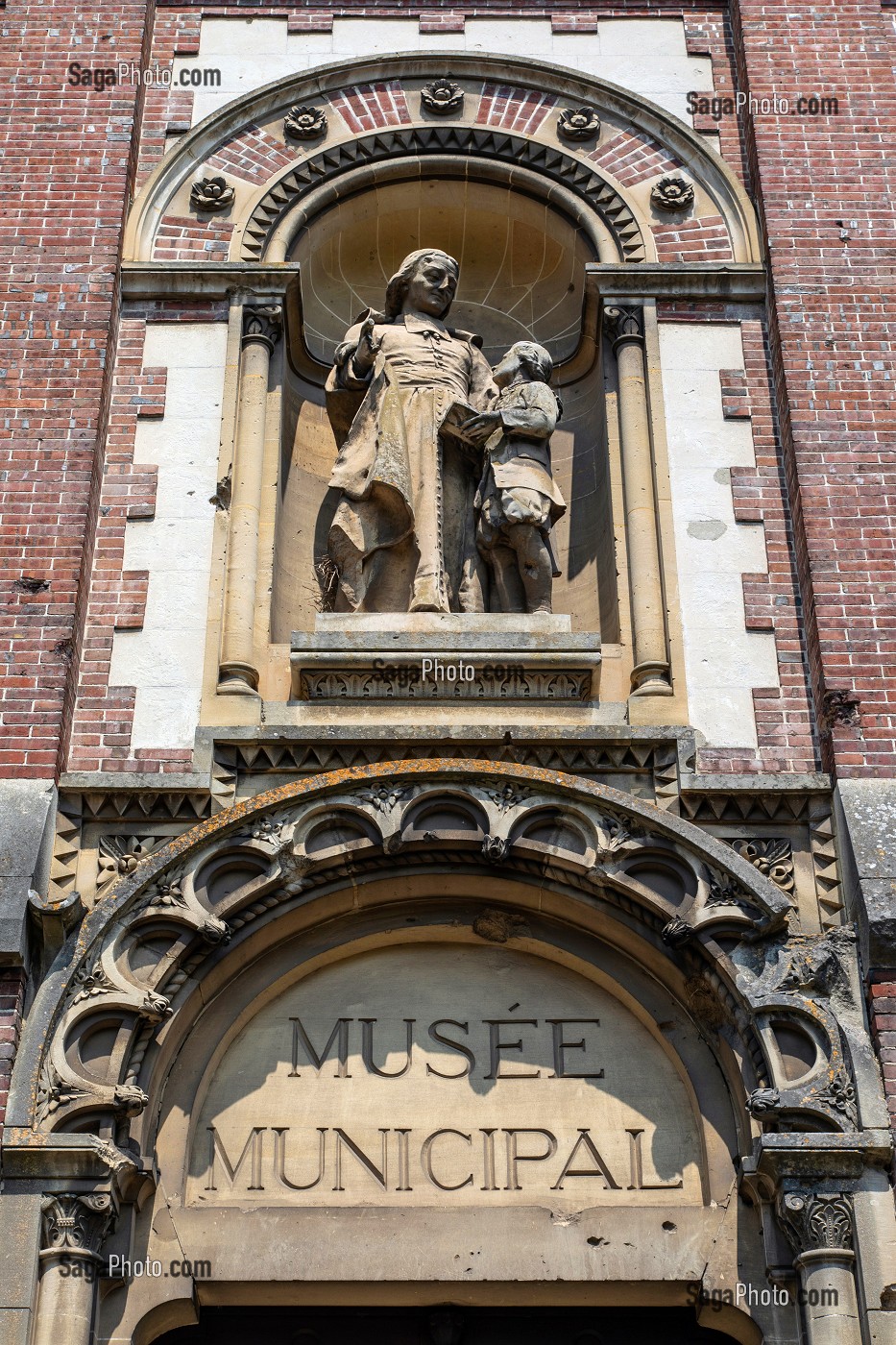 ENTREE DU MUSEE MUNICIPAL, MUSEE D'ART ET D'HISTOIRE, 5 PLACE DU MUSEE, VILLE DE DREUX, EURE-ET-LOIR (28), FRANCE 