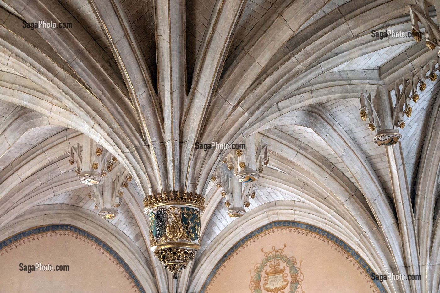 CLE DE VOUTE PENDANTE DU PLAFOND DE LA SALLE BASSE, BEFFROI, ANCIEN HOTEL DE VILLE DU XVI EME SIECLE FINI EN 1537, VILLE DE DREUX, EURE-ET-LOIR (28), FRANCE 