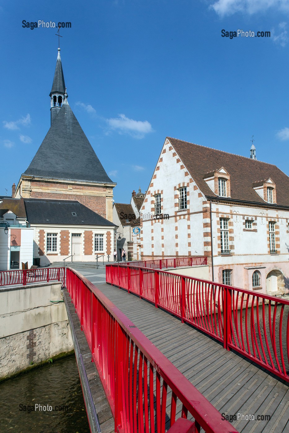 ANCIEN HOTEL-DIEU ET SA CHAPELLE DEVENU OFFICE DE TOURISME ET SALLE D'EXPOSITION, VILLE DE DREUX, EURE-ET-LOIR (28), FRANCE 