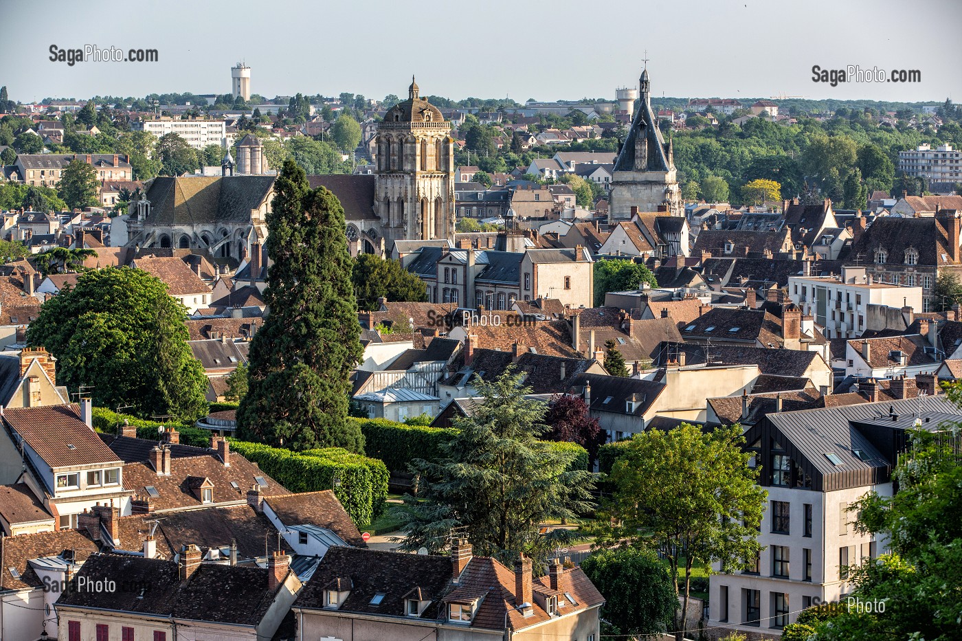 VUE DEPUIS LA CHAPELLE ROYALE (BEFFROI, EGLISE SAINT-PIERRE), VILLE DE DREUX, EURE-ET-LOIR (28), FRANCE 