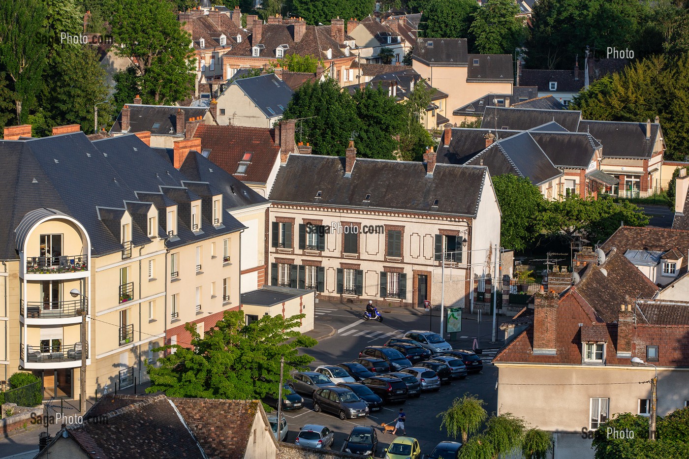 IMMEUBLES D'HABITATION ANCIENS ET MODERNES, VILLE DE DREUX, EURE-ET-LOIR (28), FRANCE 