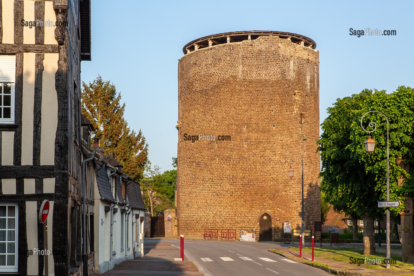 TOUR GRISE, DONJON DU XIII EME SIECLE CONSTRUIT PAR PHILIPPE AUGUSTE EN 1204, VERNEUIL-SUR-AVRE (27), FRANCE 