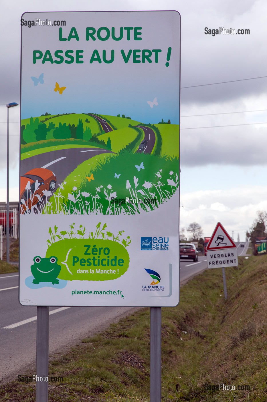 ZERO PESTICIDE DANS LA MANCHE, LA ROUTE PASSE AU VERT, SAINT-HILAIRE-DU-HARCOUET (50), FRANCE 