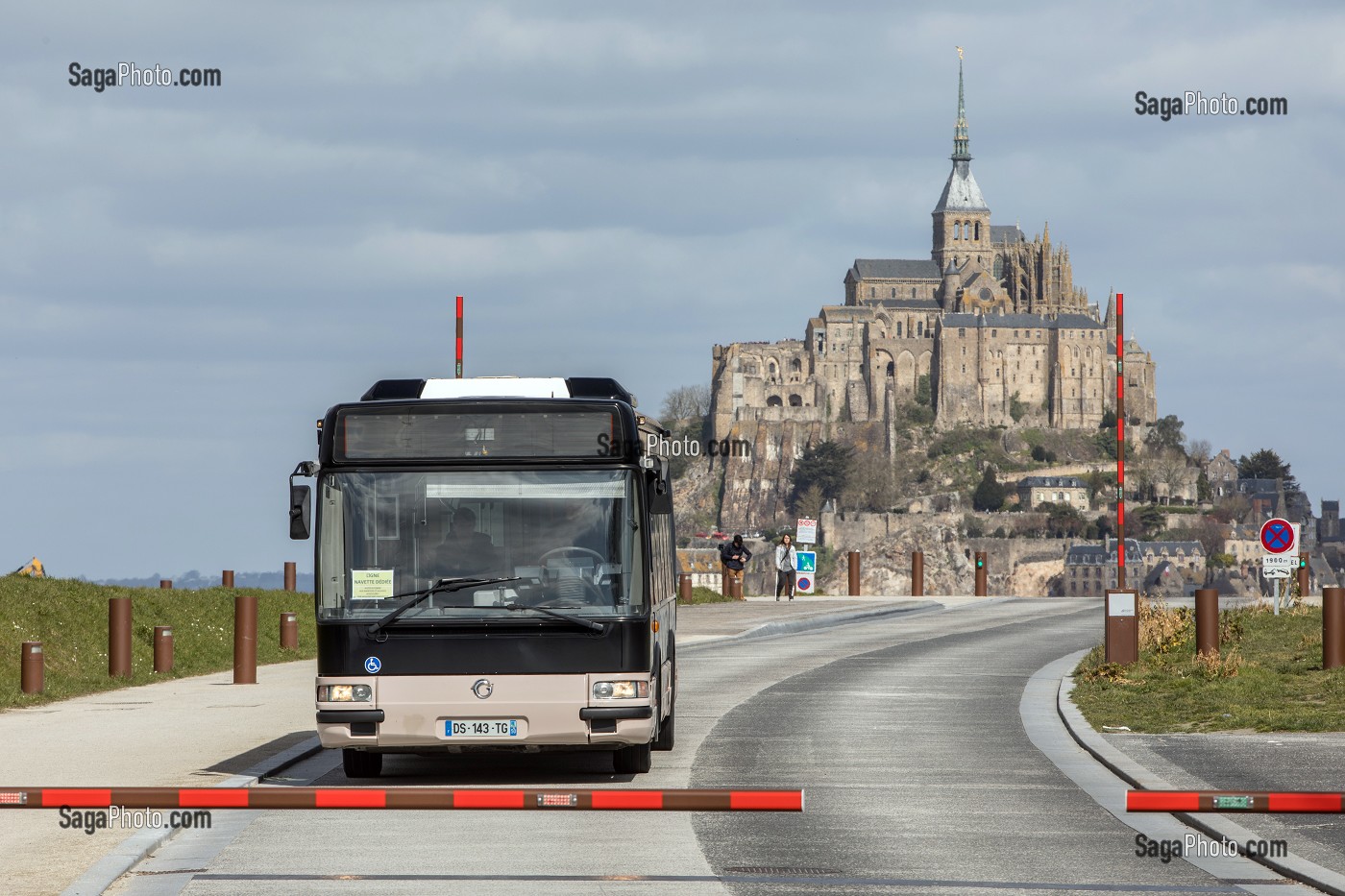 LA DIGUE ET LES NAVETTES DU MONT-SAINT-MICHEL (50), FRANCE 