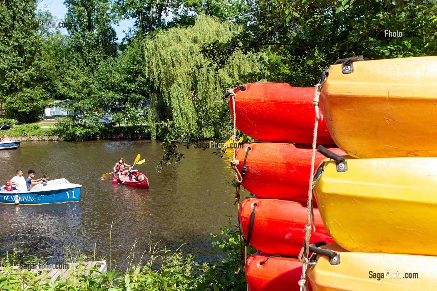 BALADE EN CANOE, BARQUE ET CANOE SUR L'ORNE, CLECY (14), SUISSE NORMANDE, FRANCE 