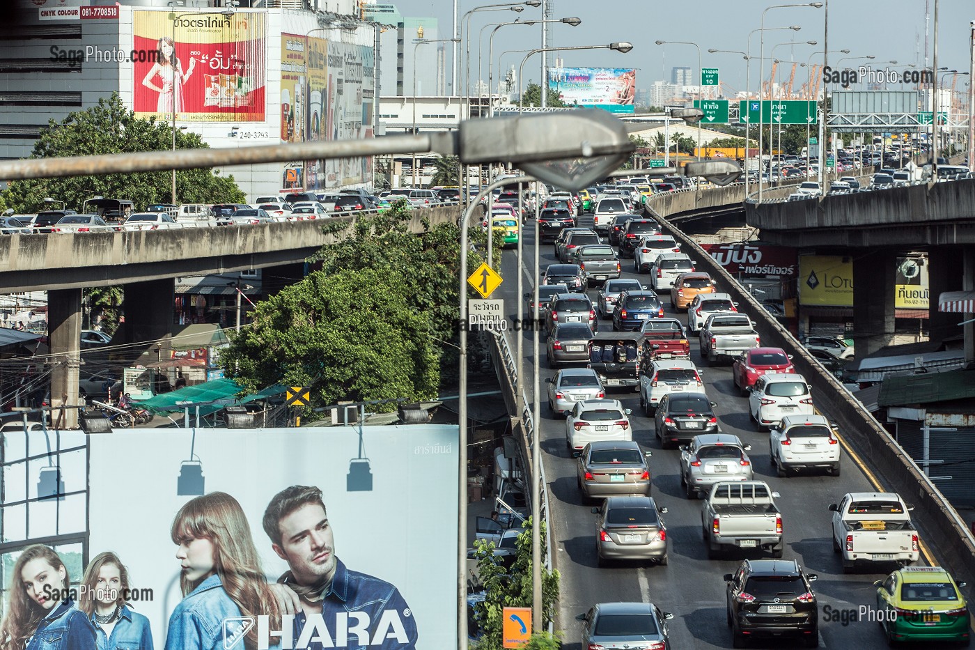 TRAFIC SATURE SUR UNE VOIE RAPIDE, BANGKOK, THAILANDE 