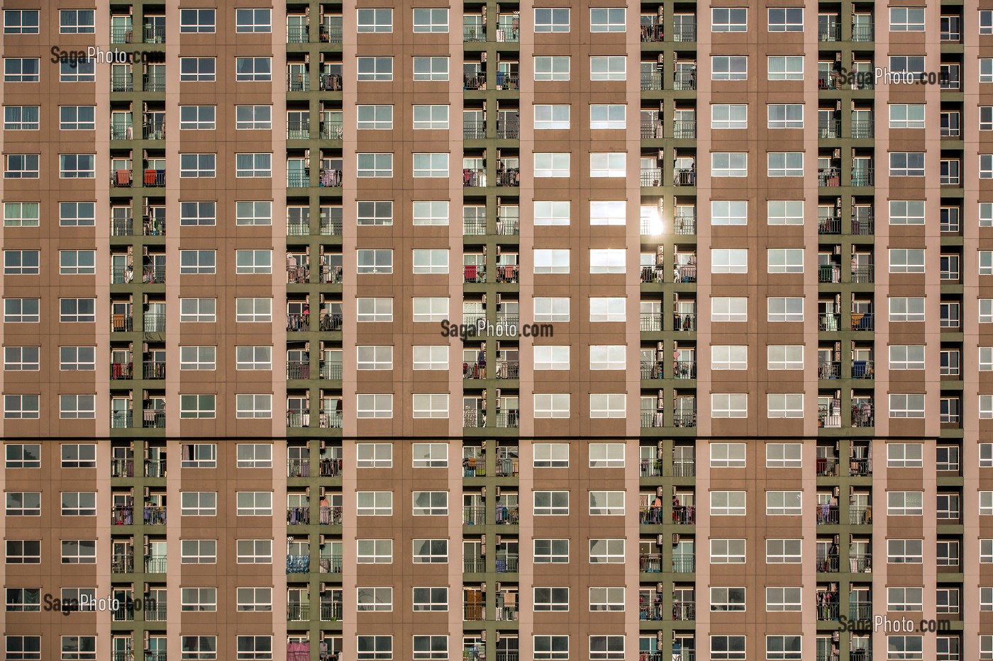 DETAILS DE LA FACADE D'UN IMMEUBLE D'HABITATION, BANGKOK, THAILANDE 