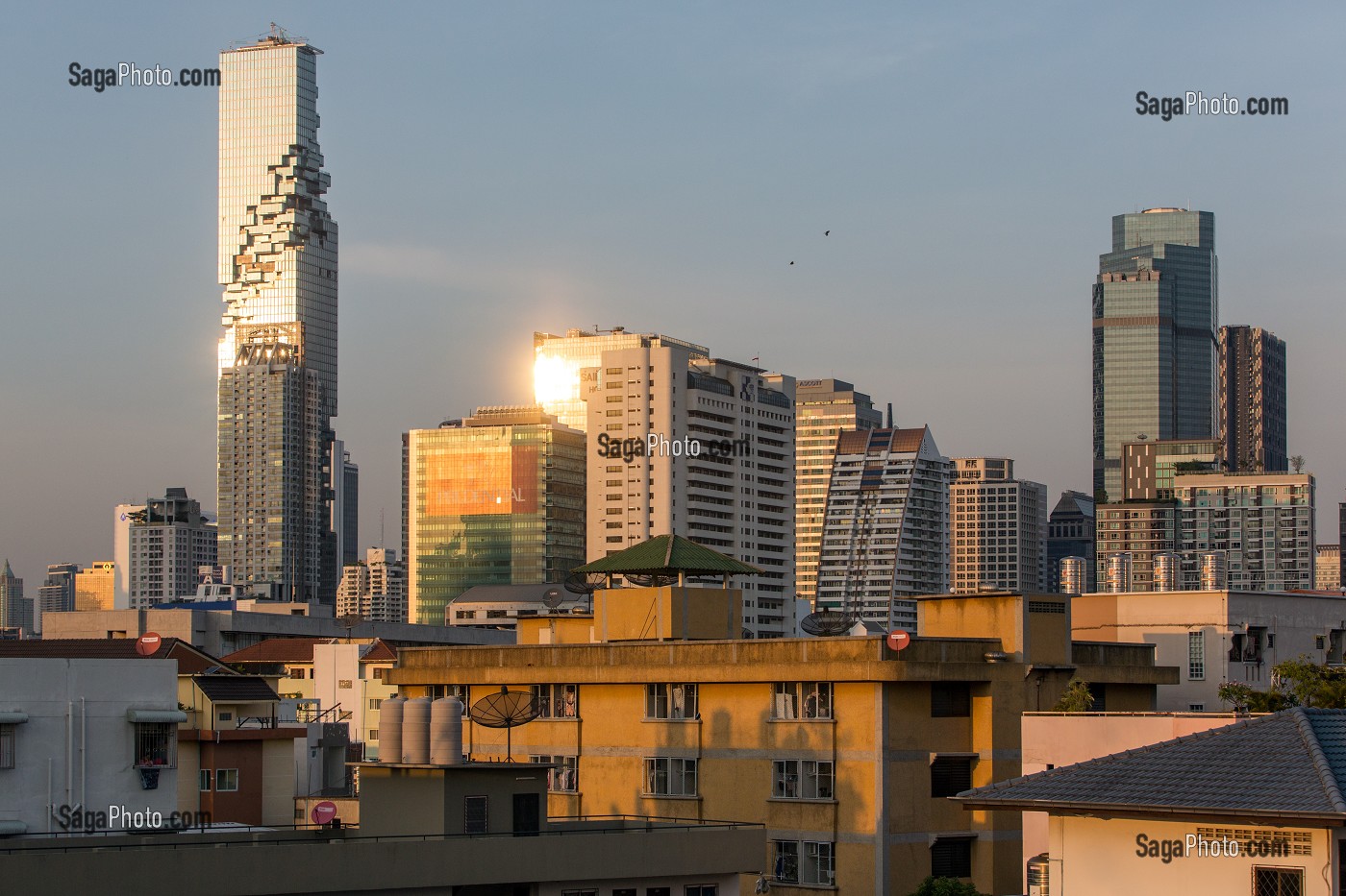 MAHANAKHON TOWER, GRATTE-CIEL CONSTRUIT ENTRE 2011 ET 2016 PAR BOUYGUES THAI LTD, OUVERTURE EN SEPTEMBRE 2016, MESURANT 314 METRES, LA PLUS HAUTE CONSTRUCTION DE LA VILLE, BANGKOK, THAILANDE 