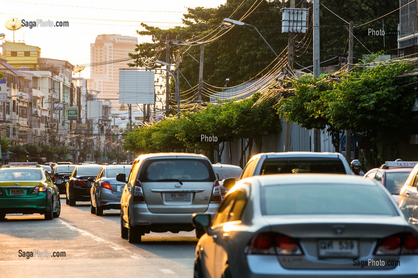 TRAFIC SATURE SUR UNE VOIE RAPIDE, BANGKOK, THAILANDE 