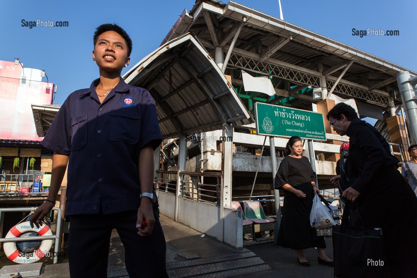 TERMINAL DE FERRY THA CHANG, ACTIVITE TOURISTIQUE, VISITE DE LA VILLE EN BATEAU SUR LE FLEUVE CHAO PHRAYA, BANGKOK, THAILANDE, ASIE 