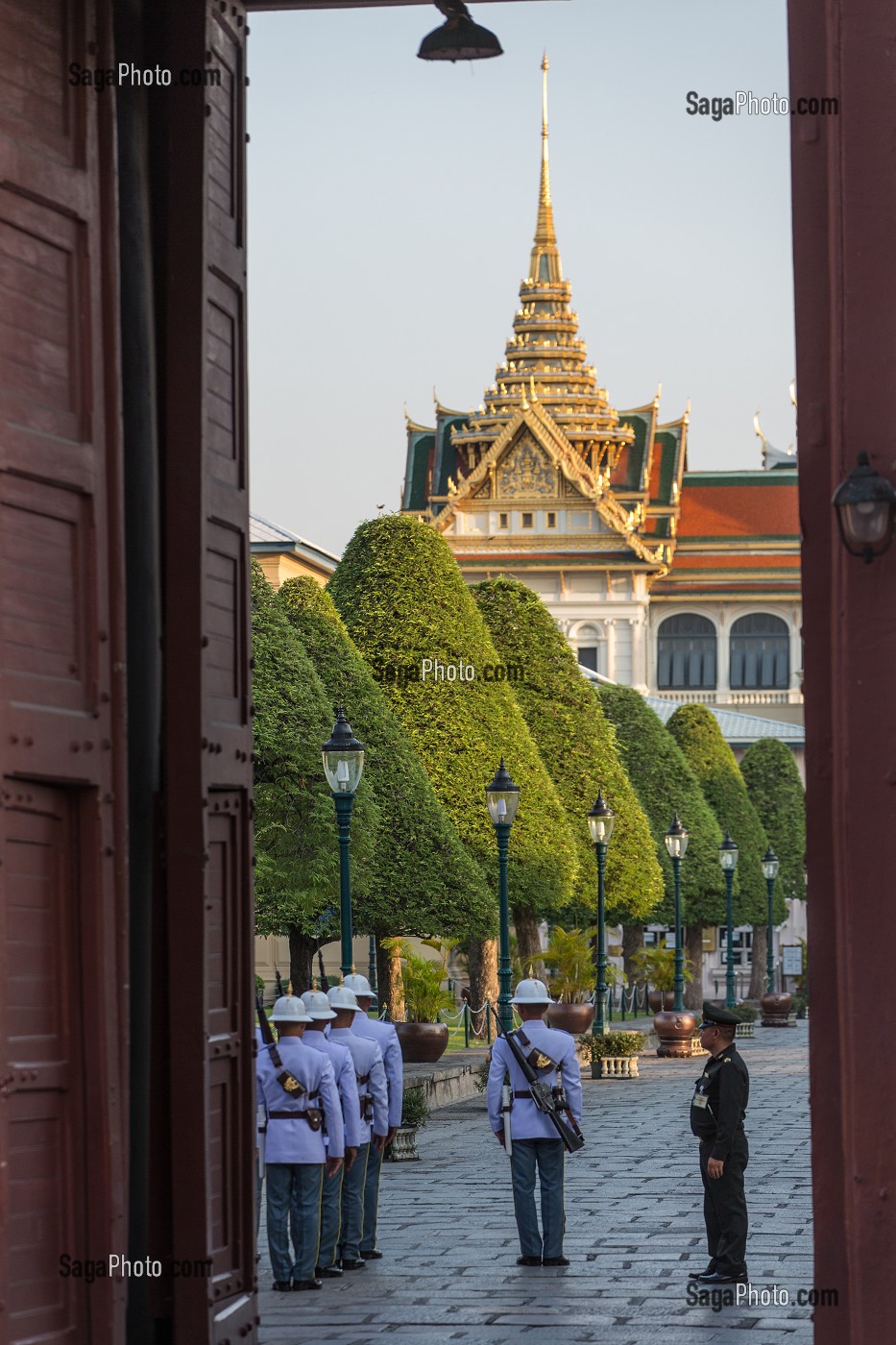 WAT PHRA KAEO OU TEMPLE DU BOUDDHA D'EMERAUDE, SITUE DANS L'ENCEINTE DU PALAIS ROYAL, BANGKOK, THAILANDE, ASIE 