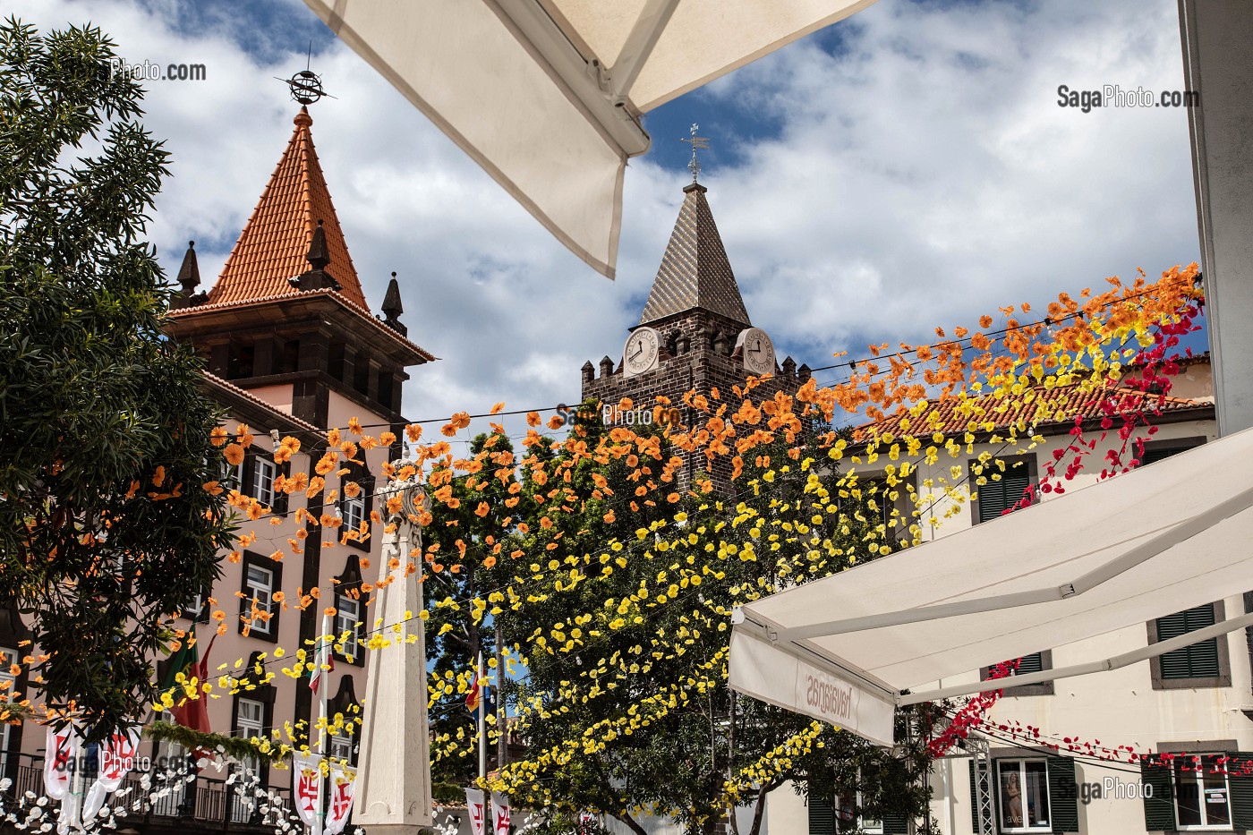 DECORATION DE LA PLACE, LARGO DO CHAFARIZ, SCENE DE RUE, FUNCHAL, ILE DE MADERE, PORTUGAL 