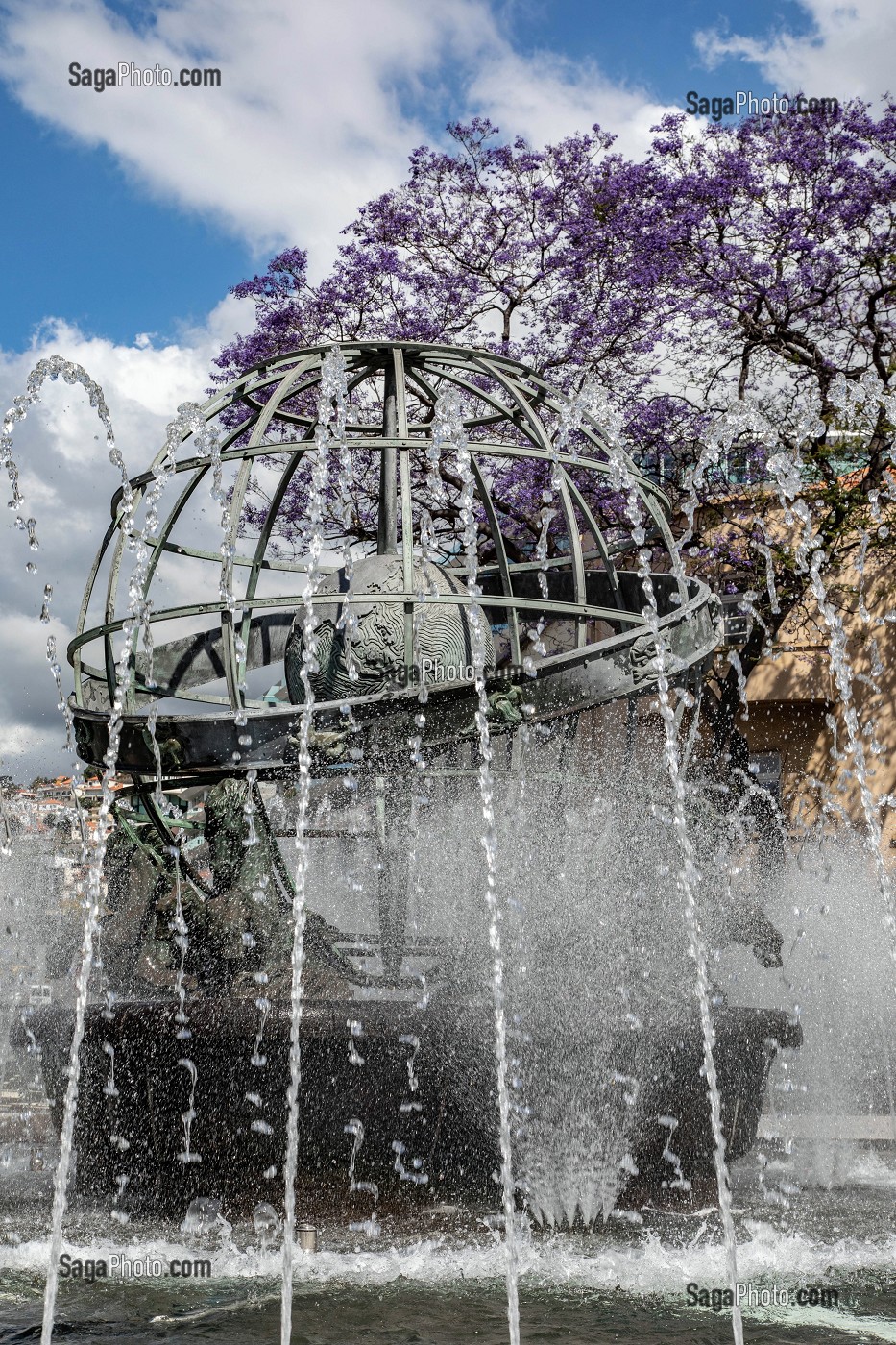FONTAINE A JET D'EAU, ROND POINT, FUNCHAL, ILE DE MADERE, PORTUGAL 