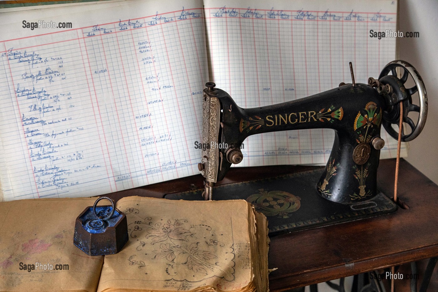 MACHINE A COUDRE, BRODER, TRADITION BRODERIE BORDAL, FUNCHAL, ILE DE MADERE, PORTUGAL 