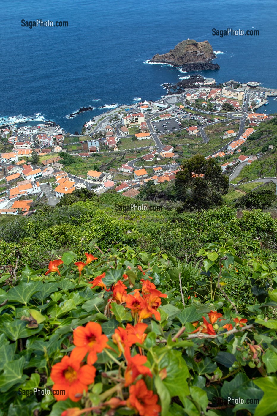VUE DU MIRADOURO DA SANTA SUR LA VILLE DE PORTO MONIZ, ILE DE MADERE, PORTUGAL 