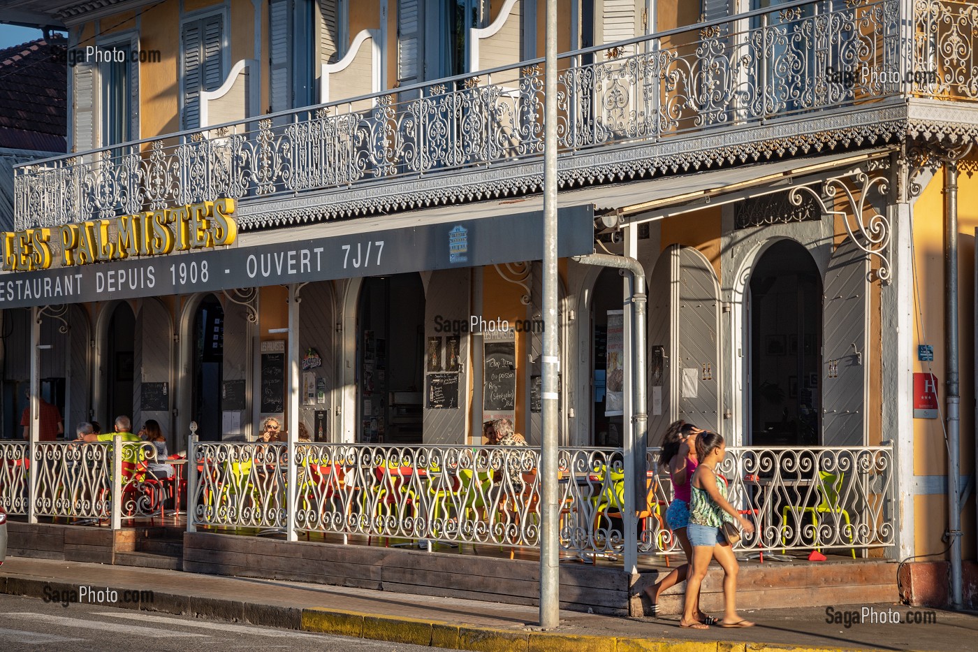 HOTEL, BAR, RESTAURANT LES PALMISTES, UNE INSTITUTION DE LA CAPITALE, PLACE DES PALMISTES, CAYENNE, GUYANE FRANCAISE, DEPARTEMENT-REGION D'OUTRE-MER, AMERIQUE DU SUD, FRANCE 