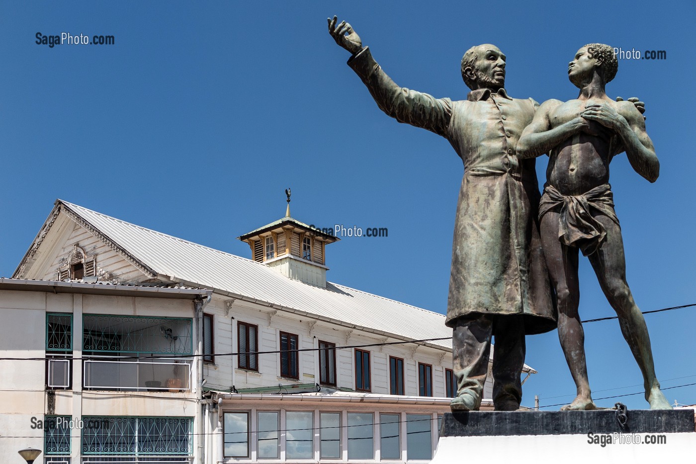 STATUE DE VICTOR SCHOELCHER, JOURNALISTE ET PRESIDENT DE LA COMMISSION POUR L'ABOLITION DE L'ESCLAVAGE, CAYENNE, GUYANE FRANCAISE, DEPARTEMENT-REGION D'OUTRE-MER, AMERIQUE DU SUD, FRANCE 