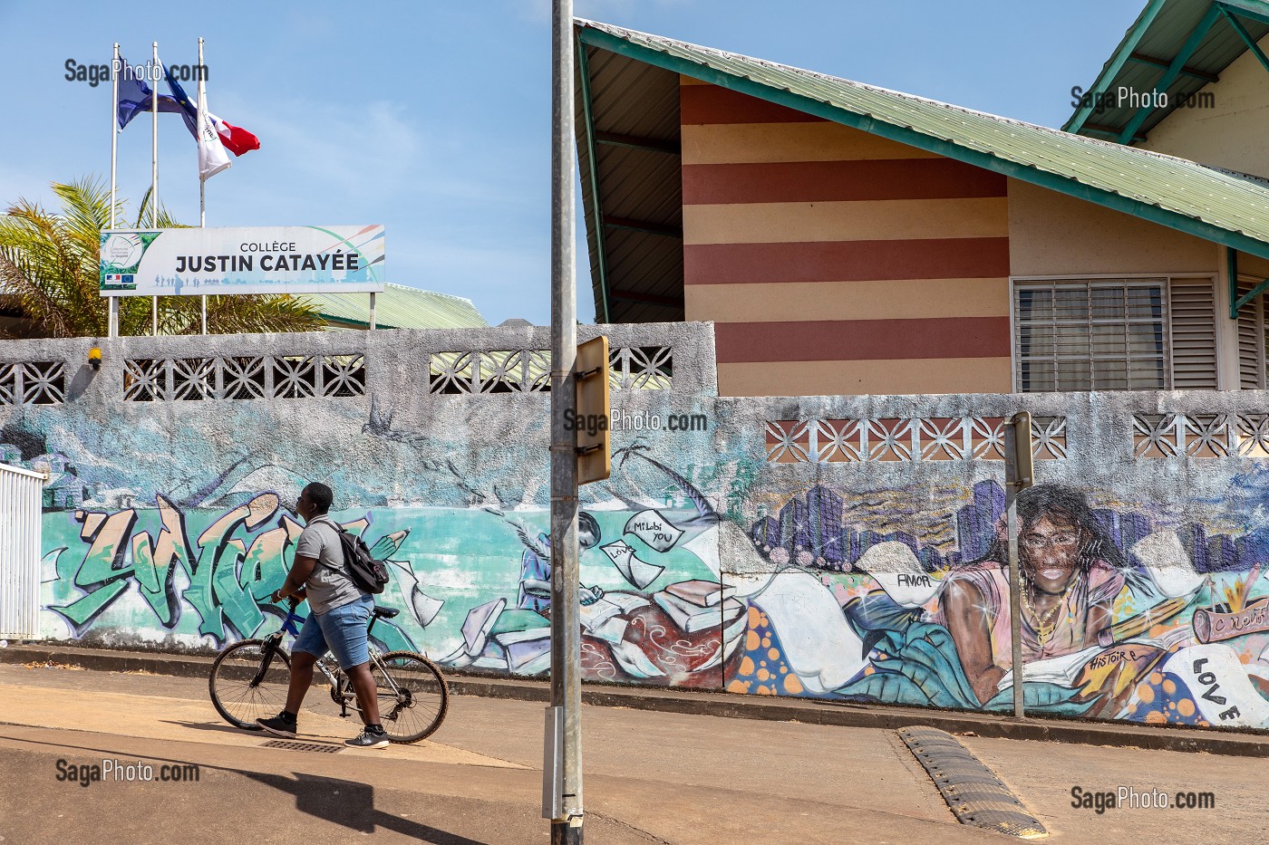 COLLEGE JUSTIN CATAYEE, QUARTIER DE BADUEL, CAYENNE, GUYANE FRANCAISE, DEPARTEMENT-REGION D'OUTRE-MER, AMERIQUE DU SUD, FRANCE 