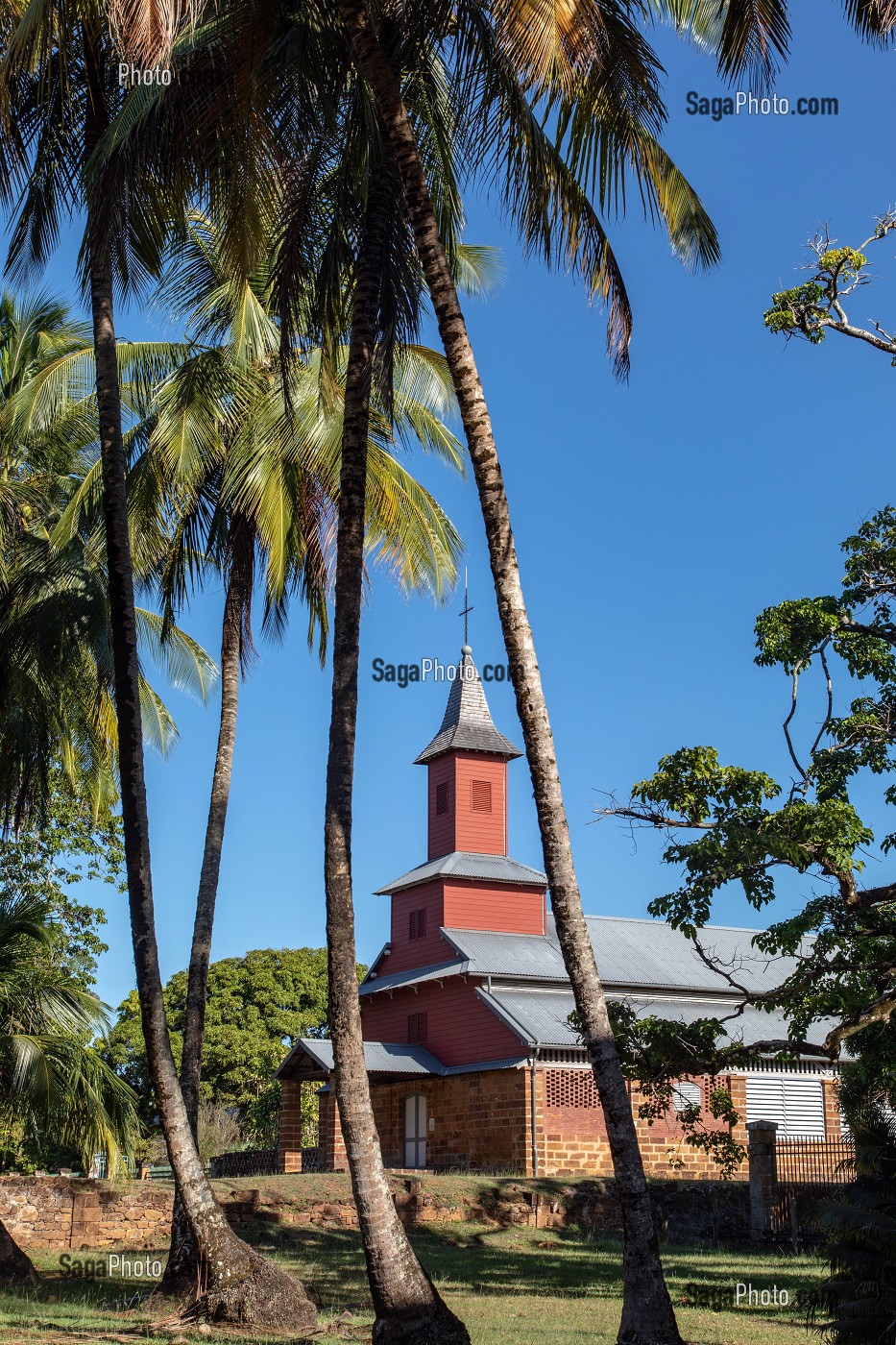 EGLISE DE L'ILE ROYALE ABRITANT UN ANCIEN BAGNE, ILE DU SALUT, KOUROU, GUYANE FRANCAISE, DEPARTEMENT-REGION D'OUTRE-MER, AMERIQUE DU SUD, FRANCE 