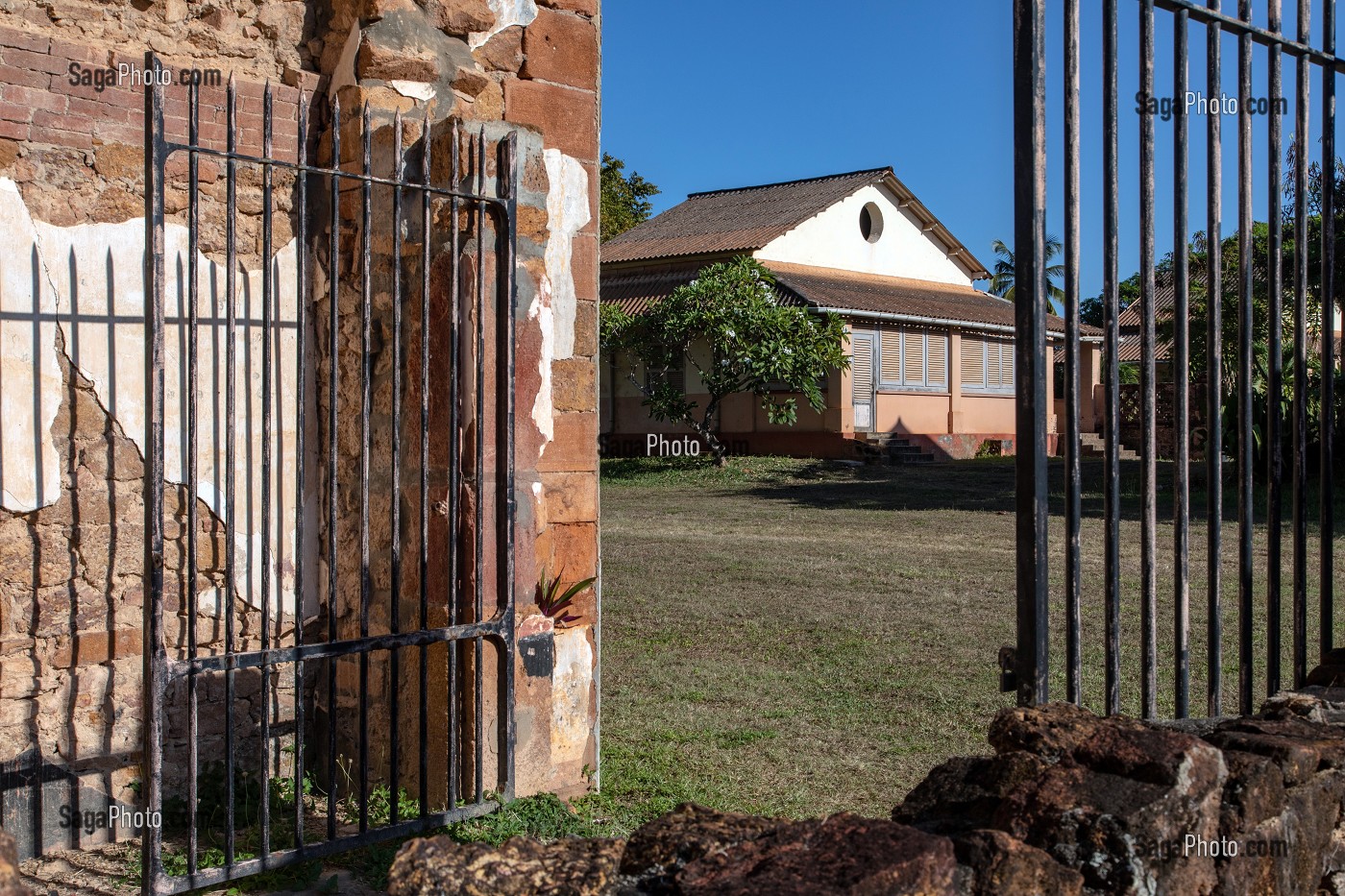 VESTIGES DE L'ANCIEN BAGNE DE L'ILE ROYALE, ILE DU SALUT, KOUROU, GUYANE FRANCAISE, DEPARTEMENT-REGION D'OUTRE-MER, AMERIQUE DU SUD, FRANCE 