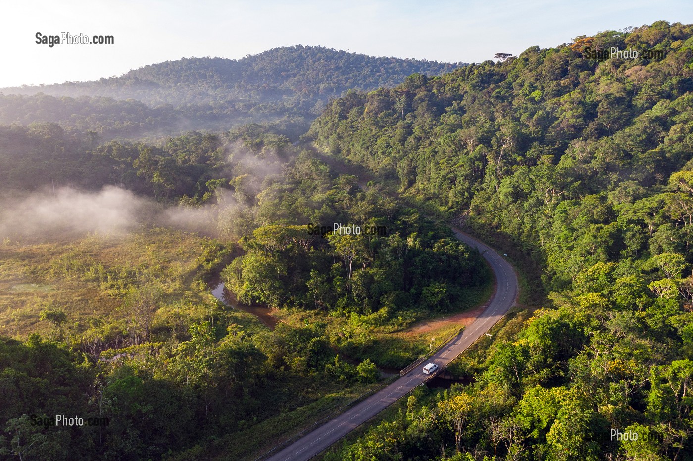 VUE SUR LA CANOPEE DE LA FORET AMAZONIENNE, ENTRE REGINA ET CACAO, GUYANE FRANCAISE, DEPARTEMENT-REGION D'OUTRE-MER, AMERIQUE DU SUD, FRANCE 