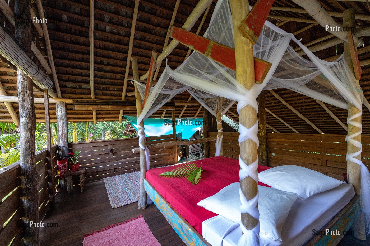 CHAMBRE DU WAPA LODGE AU COEUR DE LA FORET AMAZONIENNE SUR LA RIVIERE KOUROU, GUYANE FRANCAISE, DEPARTEMENT-REGION D'OUTRE-MER, AMERIQUE DU SUD, FRANCE 