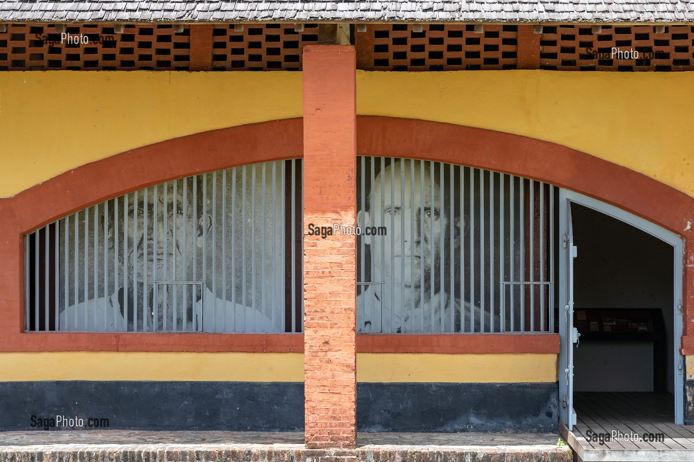 ENTREE DU MUSEE DU CAMP DE LA TRANSPORTATION, SAINT-LAURENT DU MARONI, GUYANE FRANCAISE, DEPARTEMENT-REGION D'OUTRE-MER, AMERIQUE DU SUD, FRANCE 