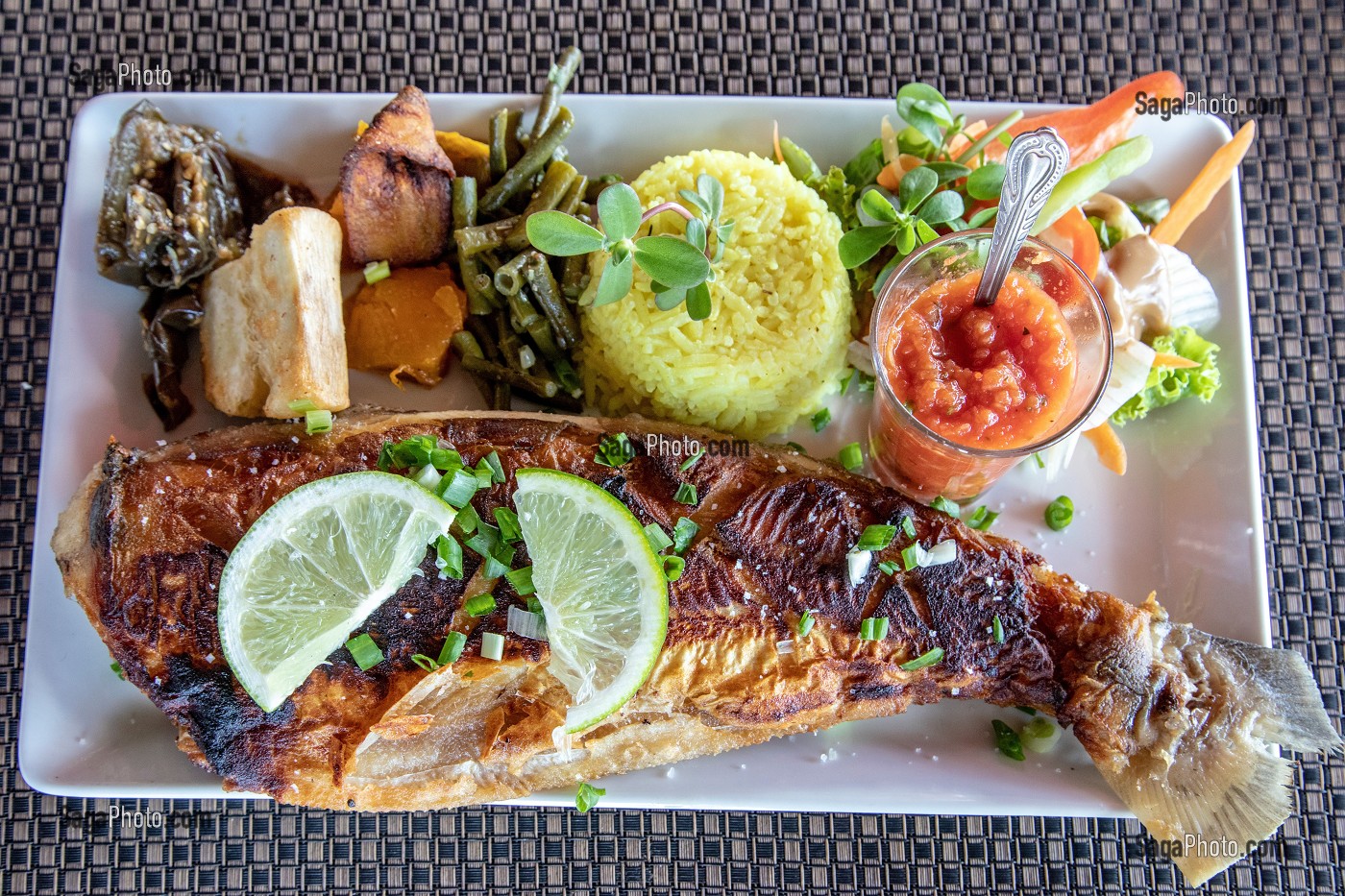 PLAT TRADITIONNEL, POISSON LE JAMAIS GOUTE, RESTAURANT LA GOELETTE, SAINT-LAURENT DU MARONI, GUYANE FRANCAISE, DEPARTEMENT-REGION D'OUTRE-MER, AMERIQUE DU SUD, FRANCE 