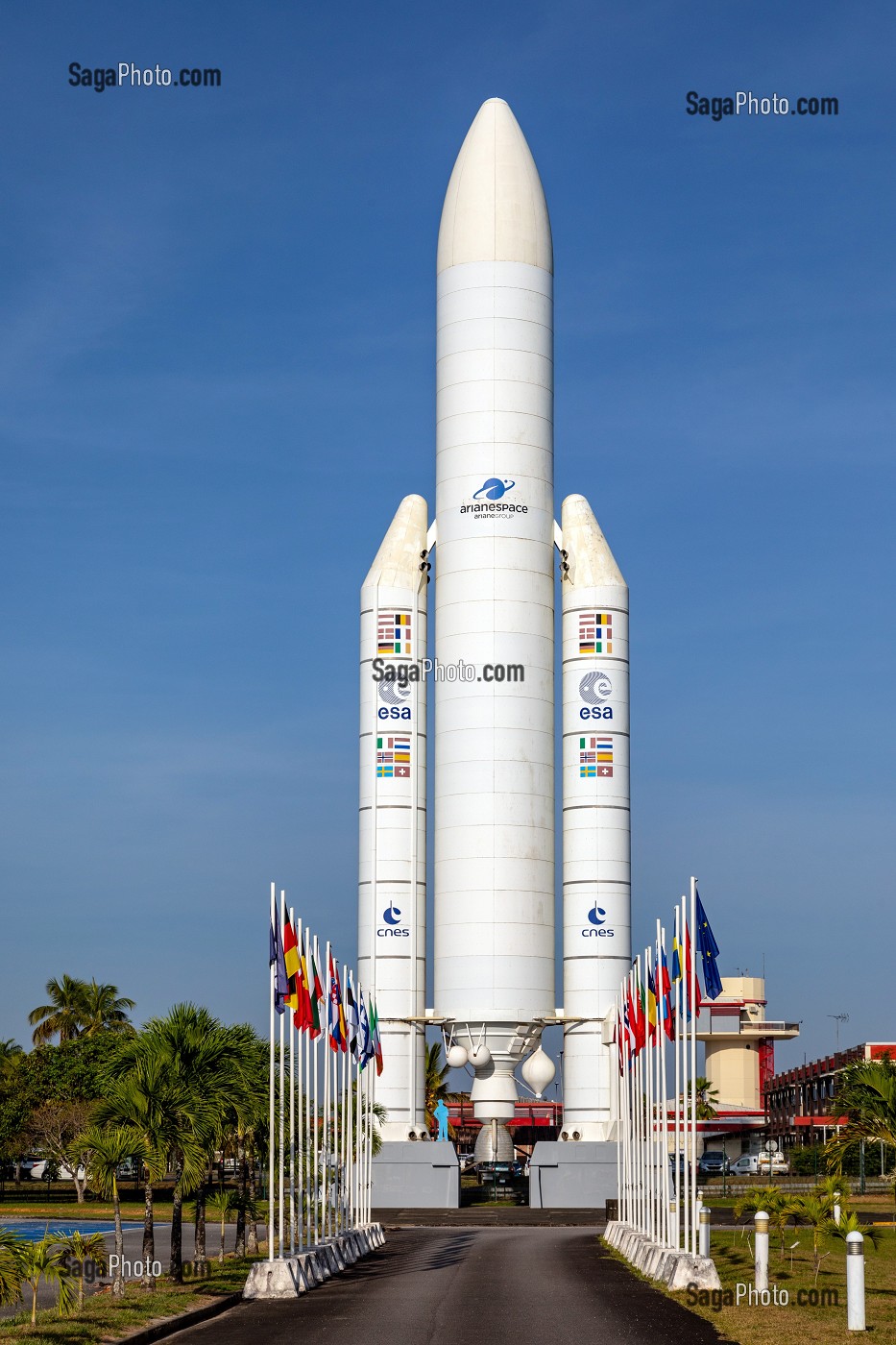 FUSEE ARIANE 5 À L'ECHELLE 1 À L'ENTREE DU CNES (CENTRE NATIONAL D'ETUDES SPATIALES), KOUROU, GUYANE FRANCAISE, DEPARTEMENT-REGION D'OUTRE-MER, AMERIQUE DU SUD, FRANCE 