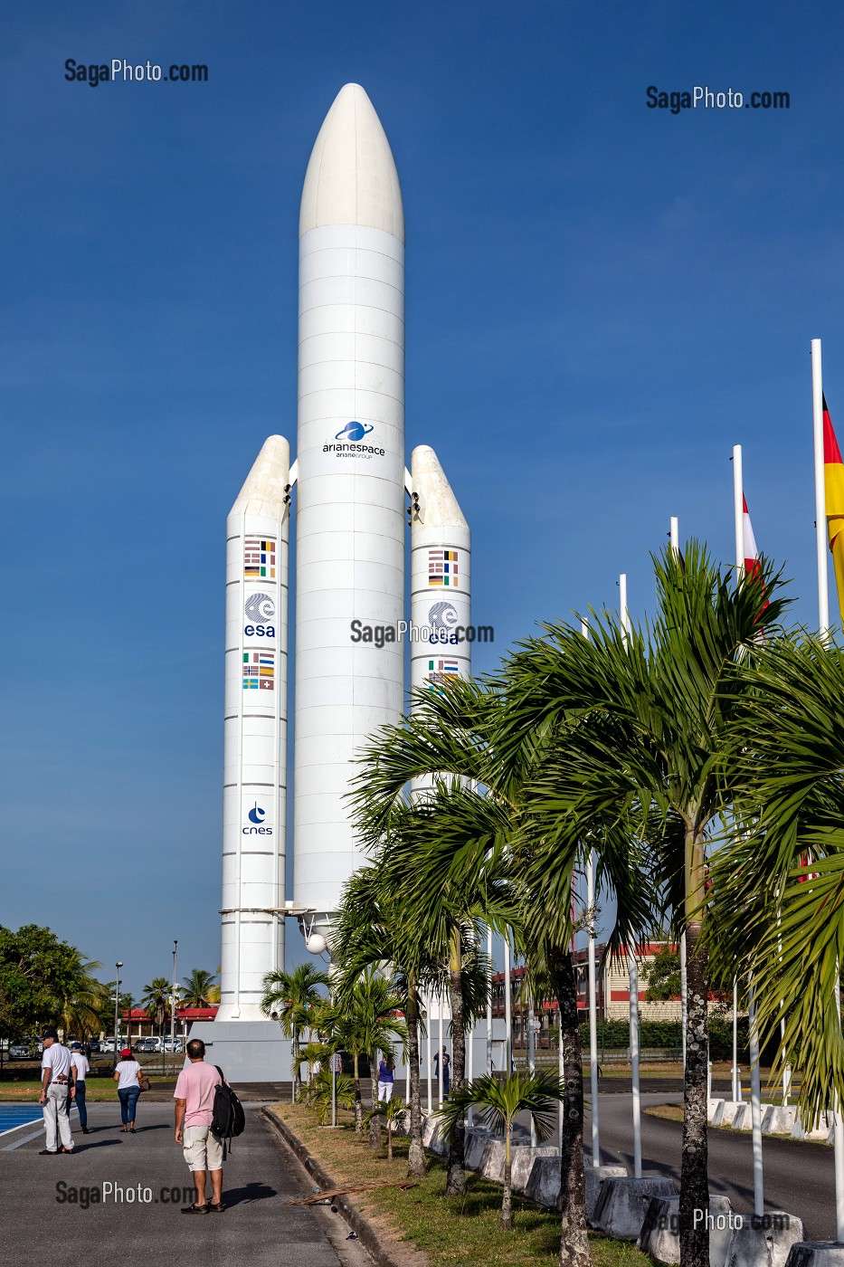 FUSEE ARIANE 5 À L'ECHELLE 1 À L'ENTREE DU CNES (CENTRE NATIONAL D'ETUDES SPATIALES), KOUROU, GUYANE FRANCAISE, DEPARTEMENT-REGION D'OUTRE-MER, AMERIQUE DU SUD, FRANCE 