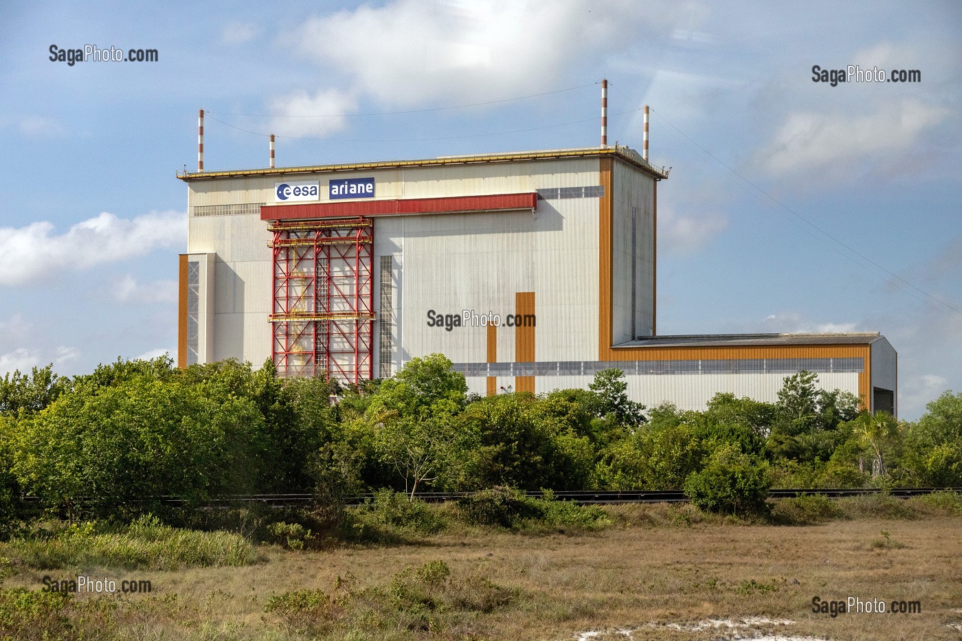 BATIMENT DE MONTAGE ESA DES FUSEES ARIANE, CNES (CENTRE NATIONAL D'ETUDES SPATIALES), KOUROU, GUYANE FRANCAISE, DEPARTEMENT-REGION D'OUTRE-MER, AMERIQUE DU SUD, FRANCE 