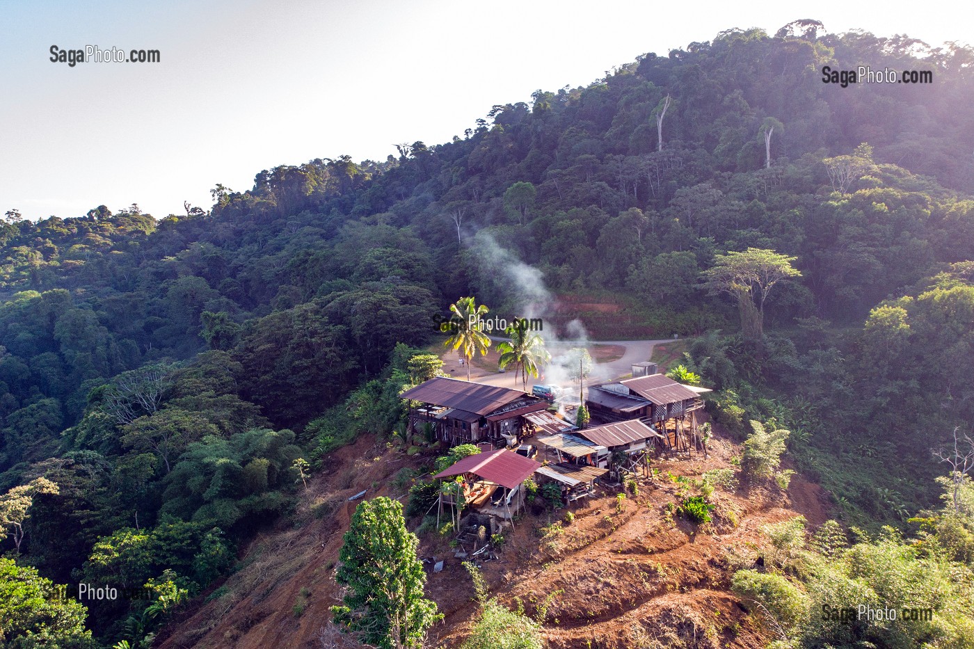RESTAURANT HMONG LA BELLE VUE, BELVEDERE SUR LA CANOPEE DE LA FORET AMAZONIENNE, CACAO, GUYANE FRANCAISE, DEPARTEMENT-REGION D'OUTRE-MER, AMERIQUE DU SUD, FRANCE 
