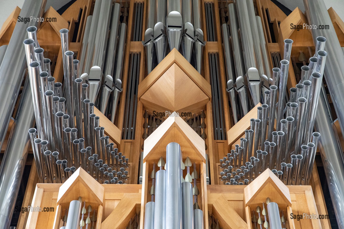 DETAIL DE L'ORGUE A L'INTERIEUR DE LA CATHEDRALE MODERNE DE HALLGRIMSKIRKJA, REYKJAVIK, ISLANDE 